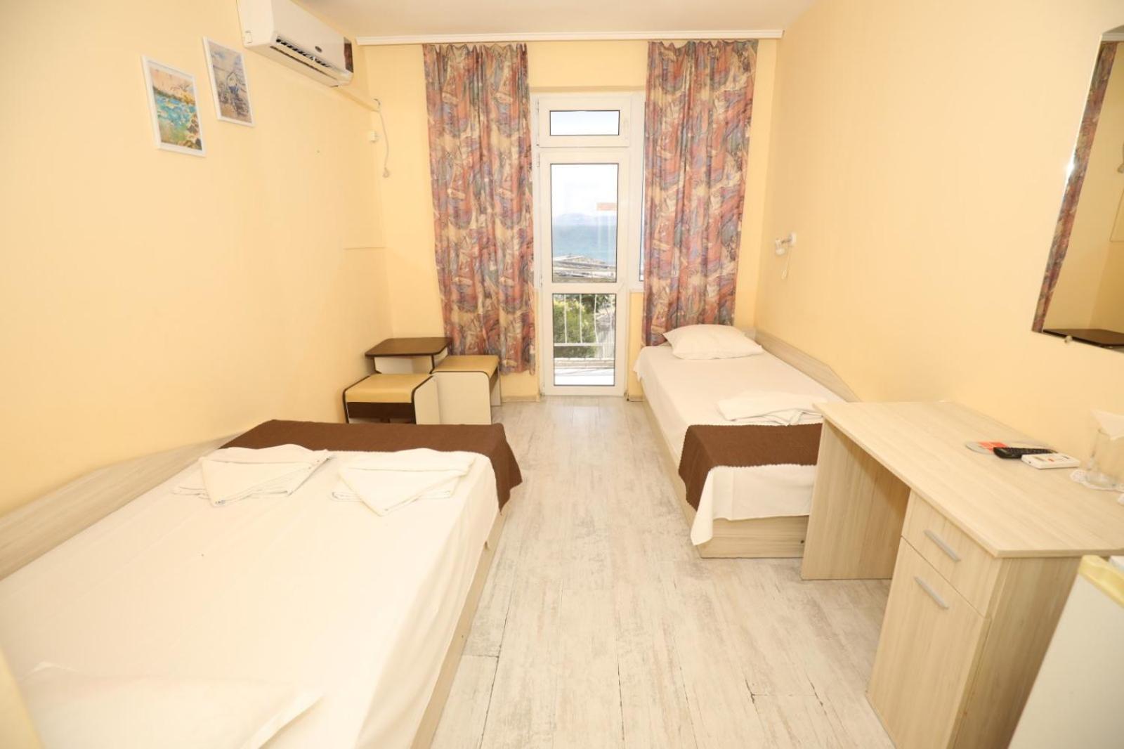 Family Hotel White House Поморіє Екстер'єр фото
